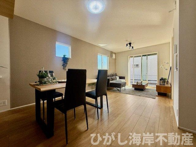 茅ヶ崎市萩園　新築戸建　全２棟の居間・リビング|17帖　LDK