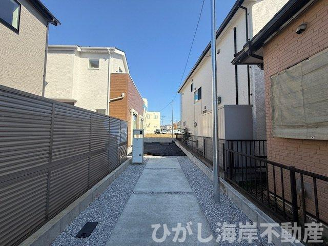 茅ヶ崎市萩園　新築戸建　全２棟の前面道路含む現地写真|現地外観