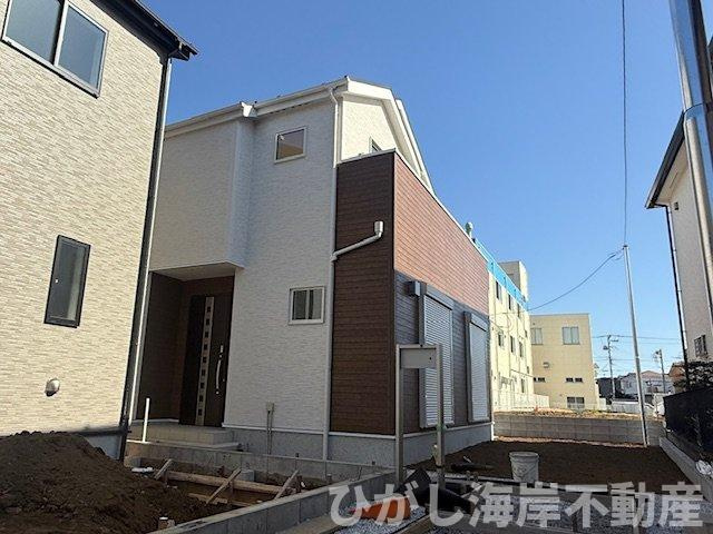 茅ヶ崎市萩園　新築戸建　全２棟の前面道路含む現地写真|1月16日撮影　建築中　現地外観