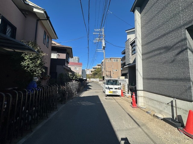 藤沢市辻堂１丁目　新築戸建　全２棟の前面道路含む現地写真|1月23日撮影　建築中　前面道路