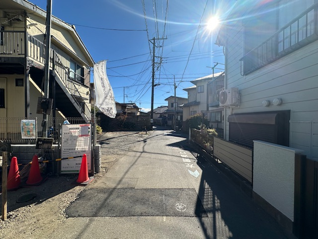 藤沢市辻堂１丁目　新築戸建　全２棟の前面道路含む現地写真|1月23日撮影　建築中　前面道路
