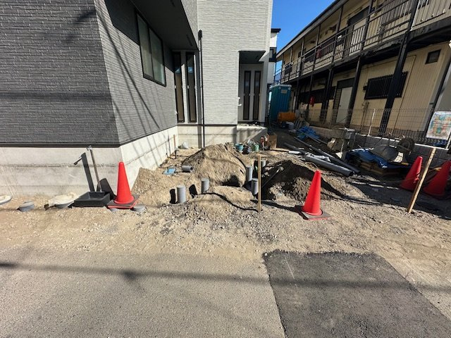 藤沢市辻堂１丁目　新築戸建　全２棟の駐車場|1月23日撮影　外構工事中　駐車スペース
