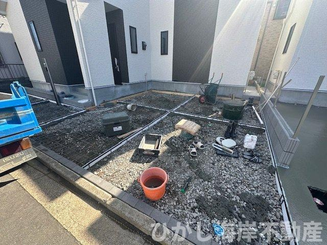 茅ヶ崎市香川4丁目　新築戸建　全２棟の駐車場|3月5日撮影　外構工事中　駐車スペース