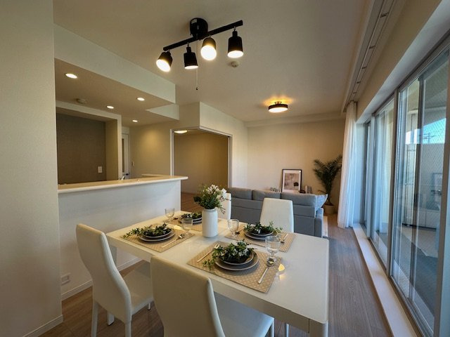 パークホームズ湘南茅ヶ崎海岸の居間・リビング|新規リフォーム完了！15.1帖　LDK