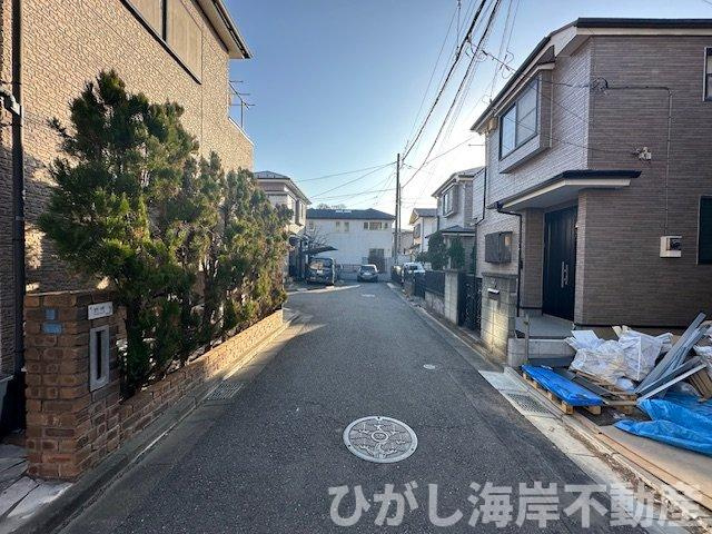 藤沢市片瀬１丁目　新築戸建の前面道路含む現地写真|1月23日撮影　建築中　現地外観