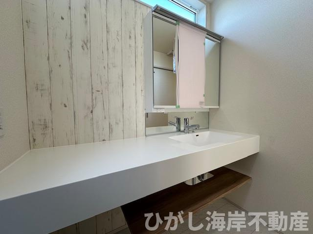 藤沢市羽鳥５丁目　新築戸建　全3棟の独立洗面台|三面鏡化粧台