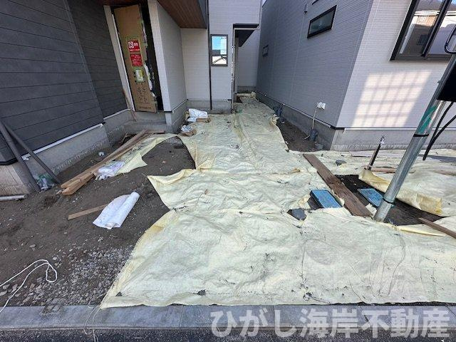 茅ヶ崎市東海岸北2丁目　新築戸建　全３棟の駐車場|3月14日撮影　工事中　駐車スペース