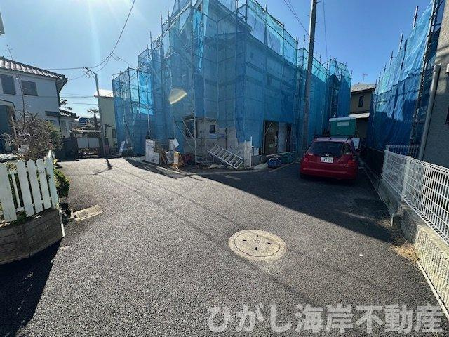 茅ヶ崎市東海岸北2丁目　新築戸建　全３棟の前面道路含む現地写真|1月30日撮影　建築中　現地外観