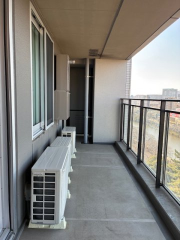 パークコート千代田富士見ザタワーのバルコニー