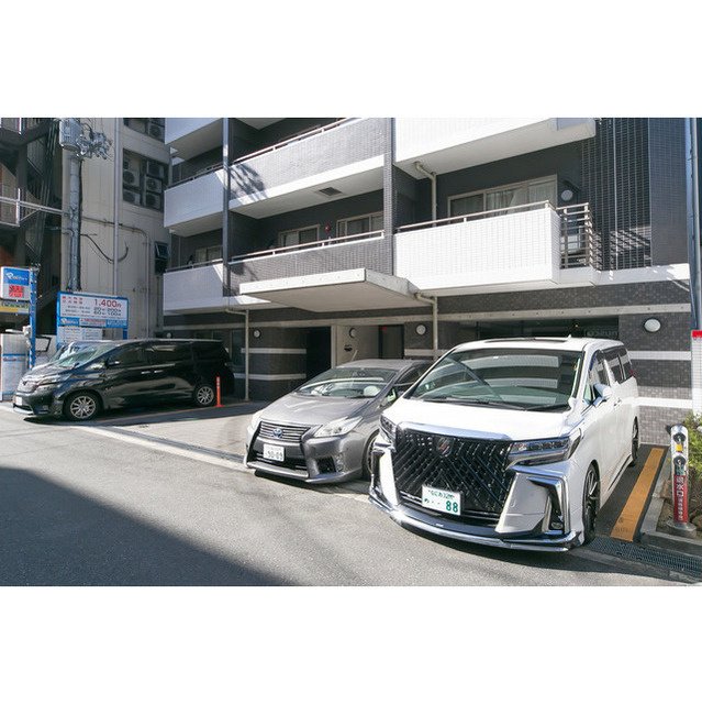 南堀江アパートメントグランデの駐車場