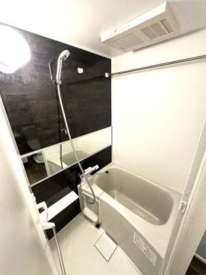 ◆便利な浴室乾燥機付きのバスルーム◆
