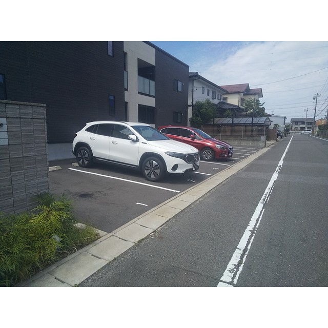 カームリーレジデンス長良西の駐車場