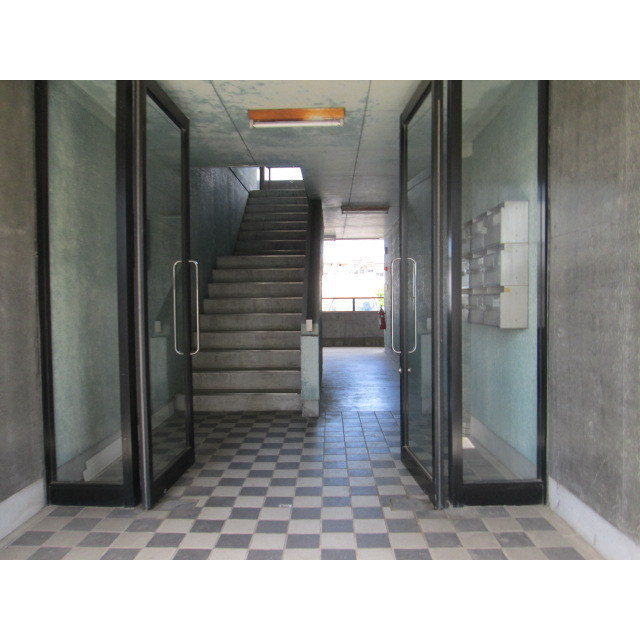 アリージェンス則武のエントランス