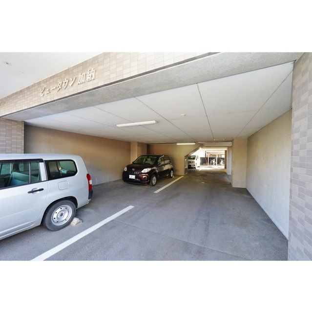 岐阜市加納安良町のアパートの駐車場