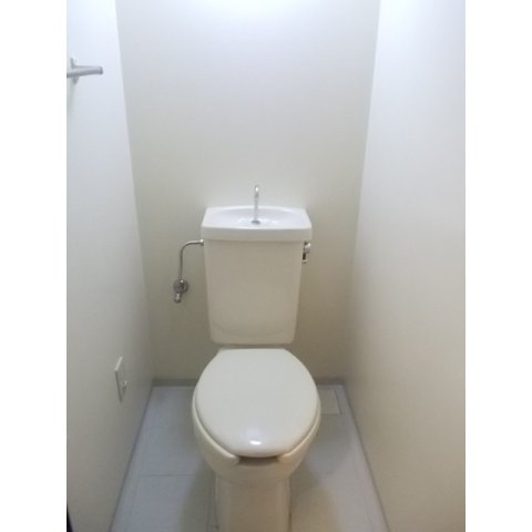 岐阜市加納安良町のアパートのトイレ|洋式トイレ