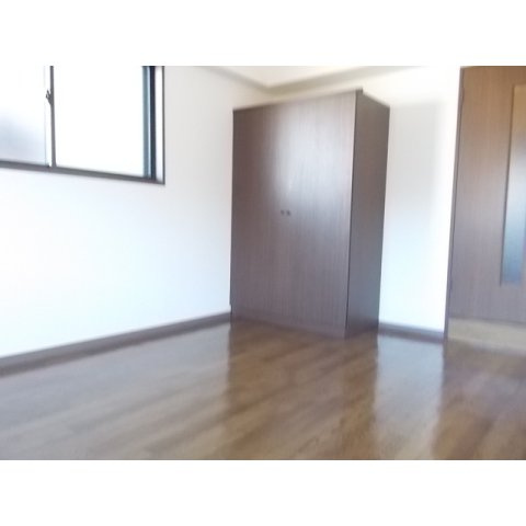 岐阜市加納安良町のアパートの居間・リビング|洋室8帖