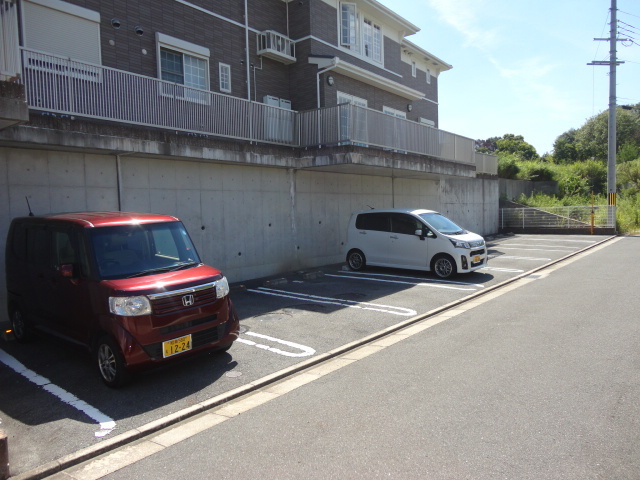 シャンテフルールの駐車場