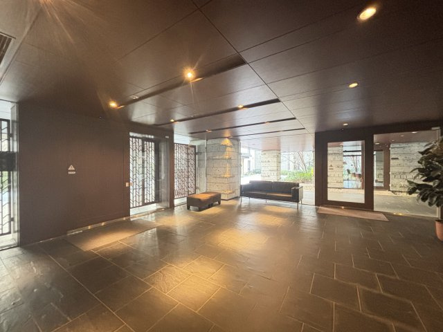 アトラス江戸川アパートメントのエントランス