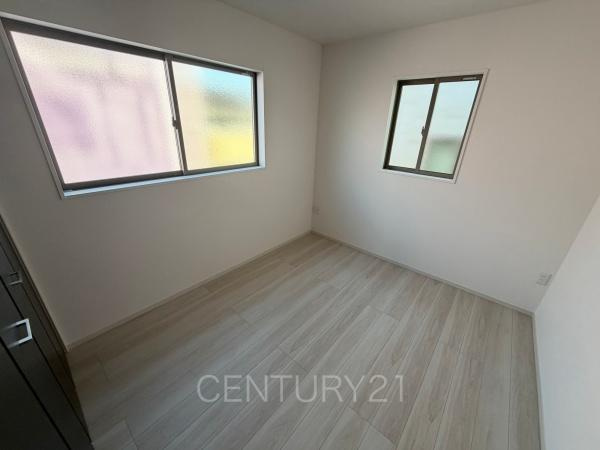 前橋市北代田町2期 1号棟の洋室|２面採光の明るい洋室です。