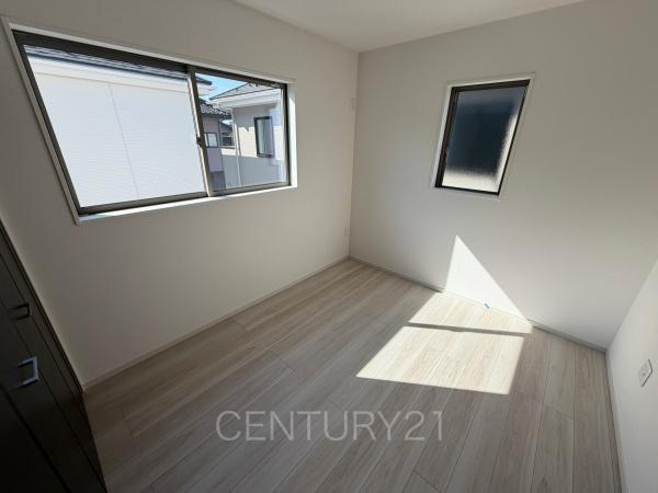 前橋市北代田町2期 1号棟の洋室|２面採光の明るい洋室です。