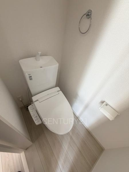 前橋市北代田町2期 1号棟のトイレ|２階トイレです。
温水シャワー洗浄機能付きです。