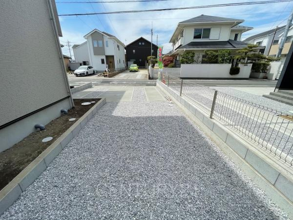 前橋市北代田町2期 1号棟の駐車場|並列駐車可能な駐車場スペースです。