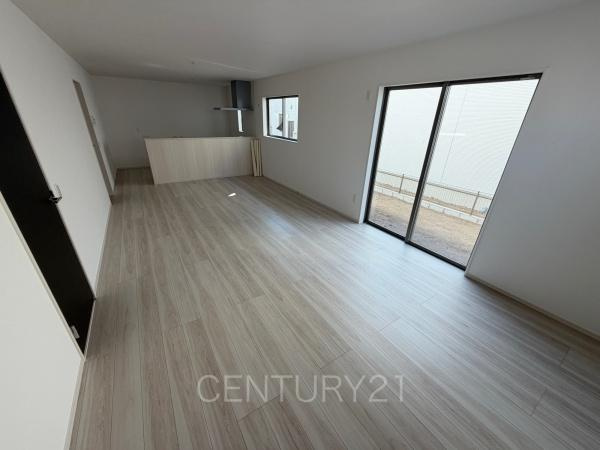 前橋市北代田町2期 1号棟の居間・リビング|開放感のあるリビングです。