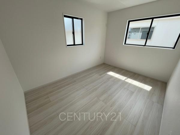 前橋市北代田町1期 2号棟の子供部屋|２面採光の明るい洋室です。