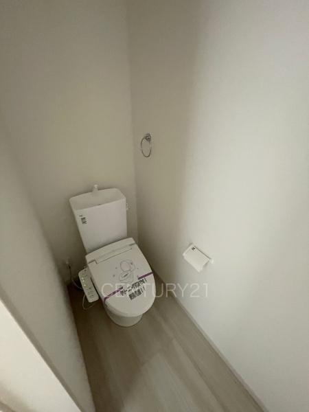 前橋市北代田町1期 2号棟のトイレ|２階トイレです。
温水シャワー洗浄機能付きです。