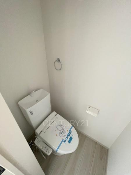 前橋市北代田町1期 1号棟のトイレ|１階トレイです。
温水シャワー洗浄機能付きです。