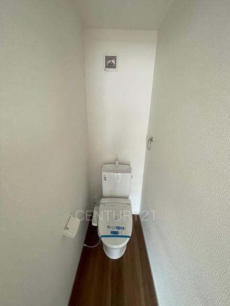 前橋市北代田町1期 3号棟のトイレ|２階トイレです。
温水シャワー洗浄機能付きです。