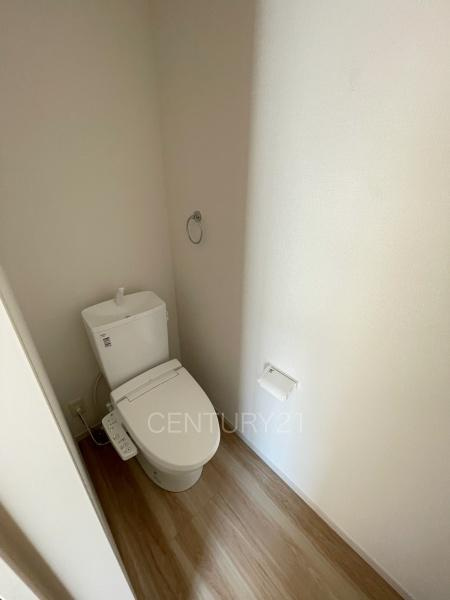 前橋市北代田町2期 2号棟のトイレ|２階トイレです。
温水シャワー洗浄機能付きです。