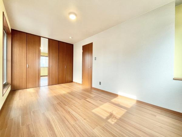 【洋室】 | 本を読んだり趣味の時間を楽しんだり家の中でひとり静かになれる空間