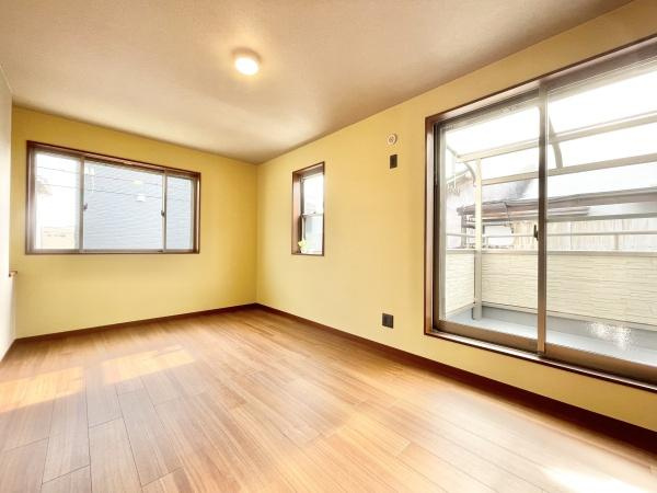 【洋室】 | 家族一人ひとりの大切なプライベート空間。趣味に合わせて使って頂けるようシンプルに仕上げてあります！