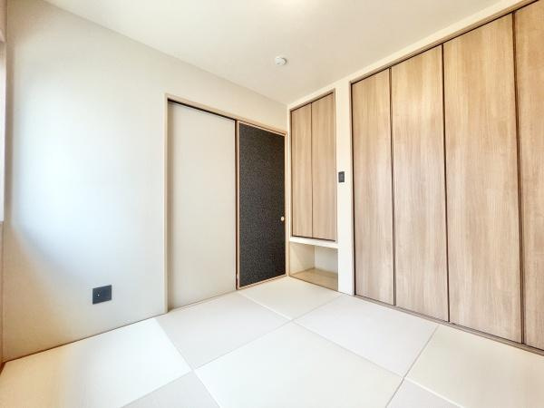 【和室】 | 和室は汎用性が高く様々な使い方ができます♪
収納スペース付きでお部屋もスッキリ片付きますね！