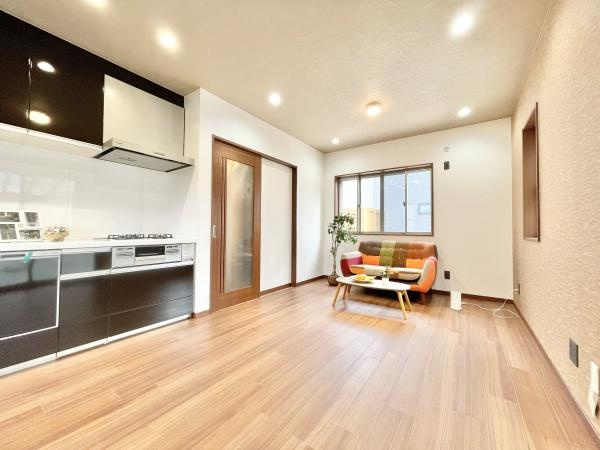 【居間・リビング】 | 家族の一体感を感じられるLDK！家族と過ごす時間を大切にする方にぴったりの住空間です♪