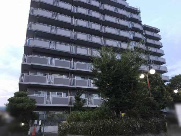 クローバーハイツ岩出の外観
