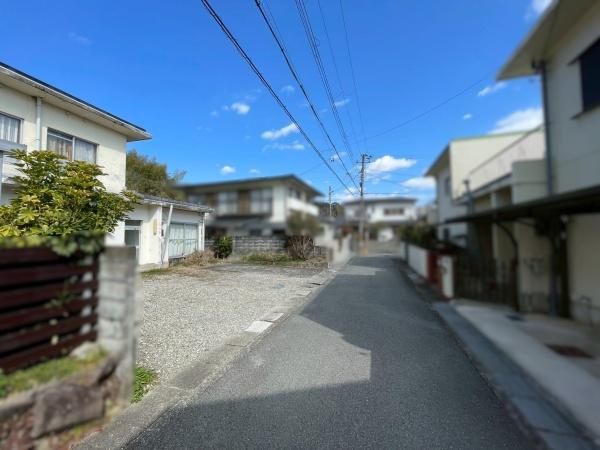 和歌山市冬野　中古戸建の前面道路含む現地写真