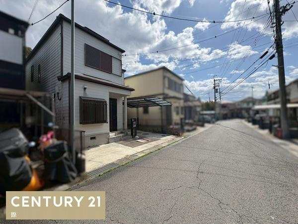 紀の川市藤井　中古戸建の前面道路含む現地写真