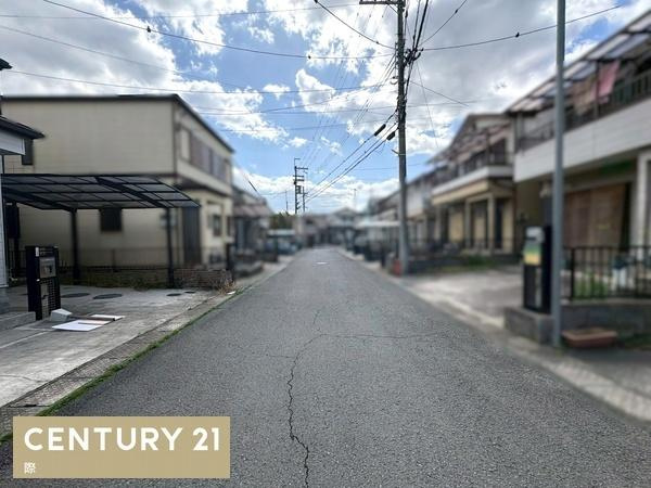 紀の川市藤井　中古戸建の前面道路含む現地写真