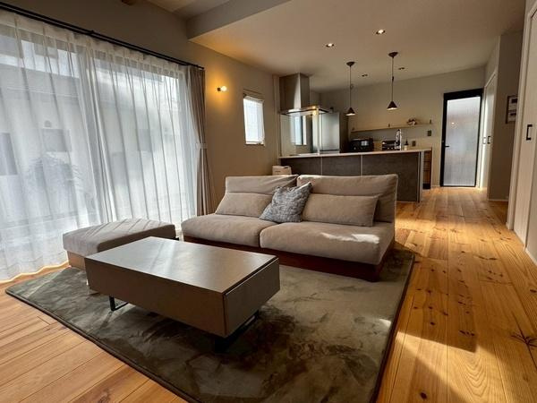 出雲市湖陵町板津　中古戸建の居間・リビング