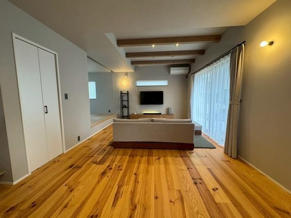 出雲市湖陵町板津　中古戸建の居間・リビング