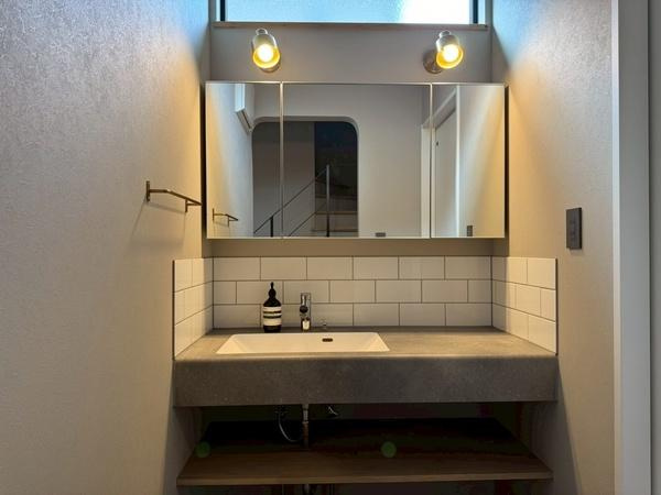 出雲市湖陵町板津　中古戸建の独立洗面台