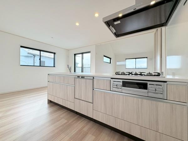 横浜市旭区二俣川２丁目の新築一戸建のキッチン|食洗器と浄水器付キッチンです！対面式キッチンでご家族の様子を眺めながらお料理できます！