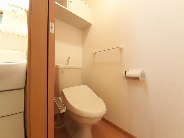 ブライト・ブルックＡのトイレ|落ち着いた色調のトイレです