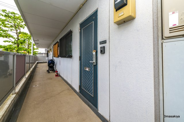 中御所グランバレーＡのエントランス