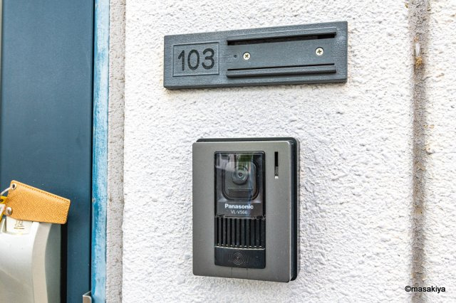 中御所グランバレーＡのエントランス