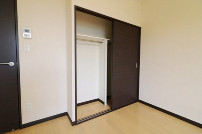 【内装】 | レオネクストボヌール南呉服 | 大型クローゼットにより女性の方でも収納が安心！