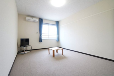 【居間・リビング】 | レオネクストボヌール南呉服 | １Ｆはフローリング仕様・２Ｆは絨毯仕様になります。