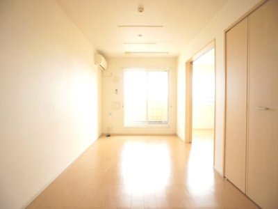 【居間・リビング】 | アスカＥ | 快適に過ごせるエアコンが付いています♪